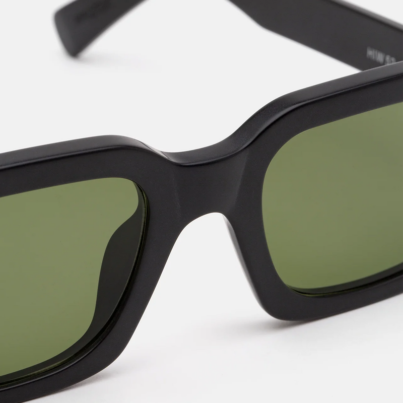 Caro Black Matte