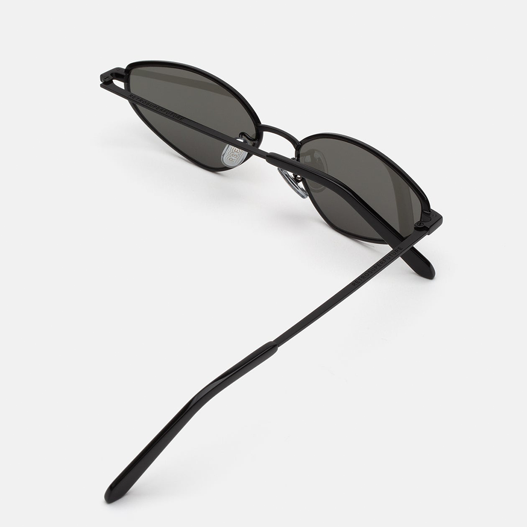 Zyra Black